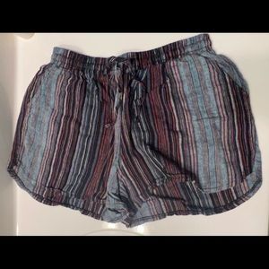 Universal Thread shorts with drawstring
